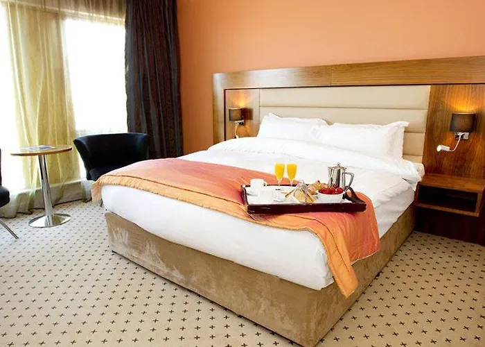 Отель Springs 4*